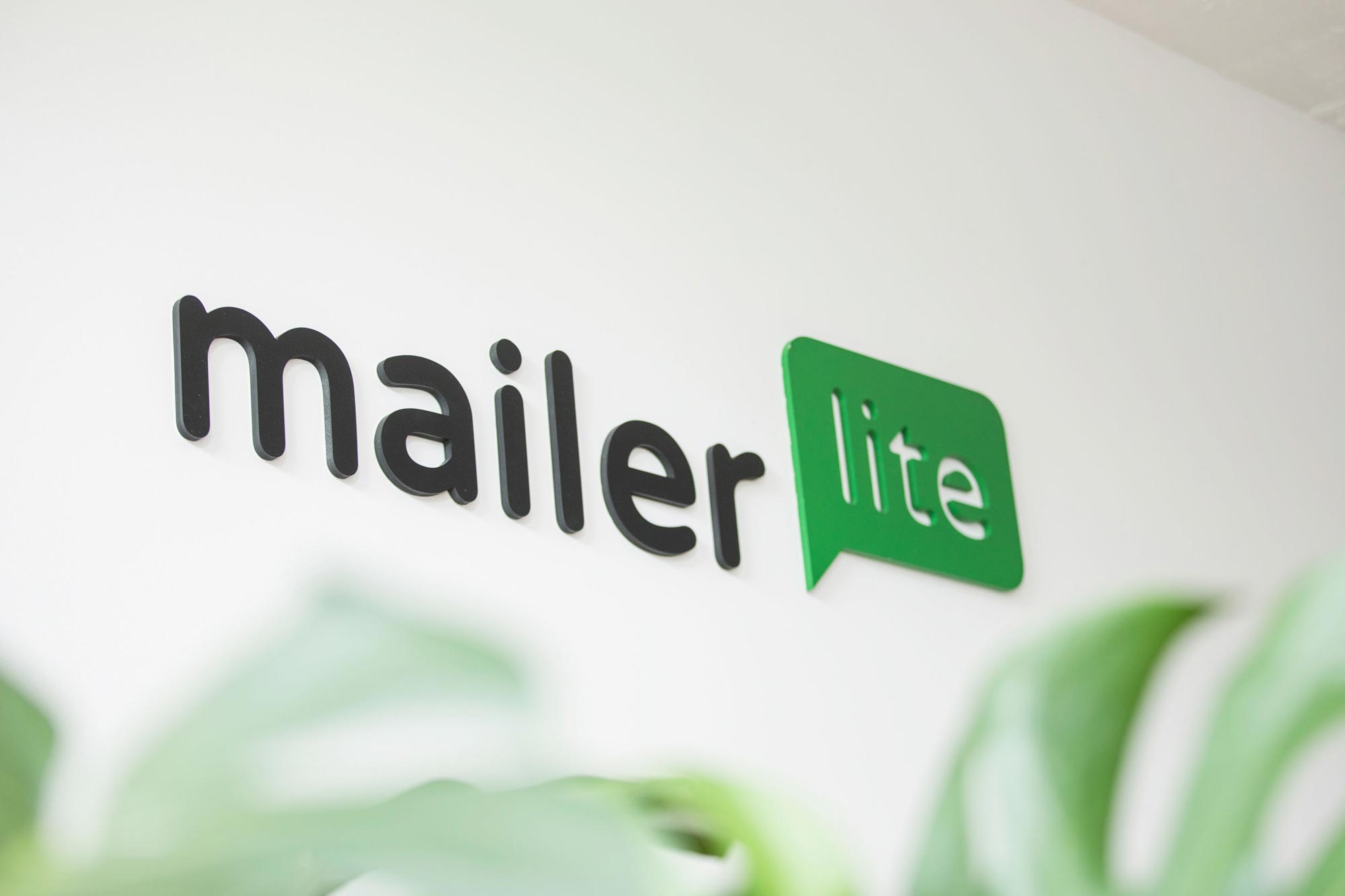 Read more about the article How to Sell Affiliate Products Without Writing From Scratch (MailerLite Just Made It Easy)